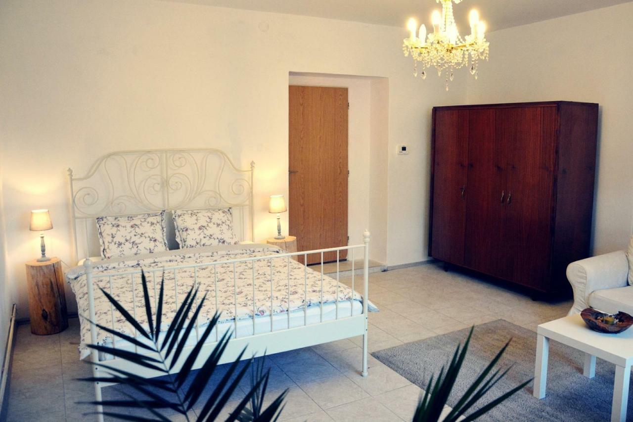 Apartmany Pod Putimskou Branou ปีเซค ภายนอก รูปภาพ